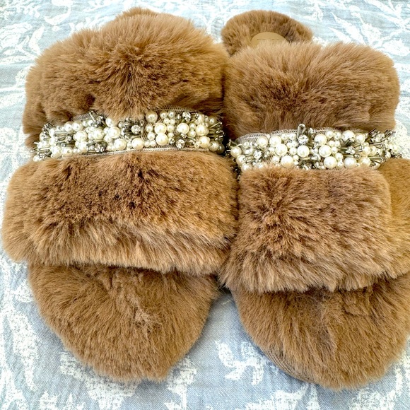 Anthropologie faux fur jewelled slippers - Picture 6 of 11